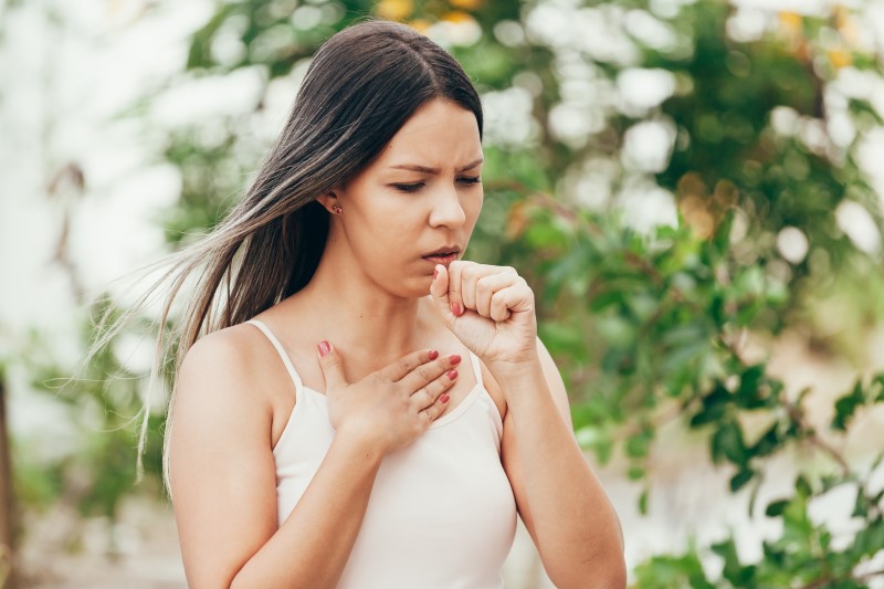 Jak rozpoznać czy kaszel jest wynikiem alergii, czy przeziębienia?